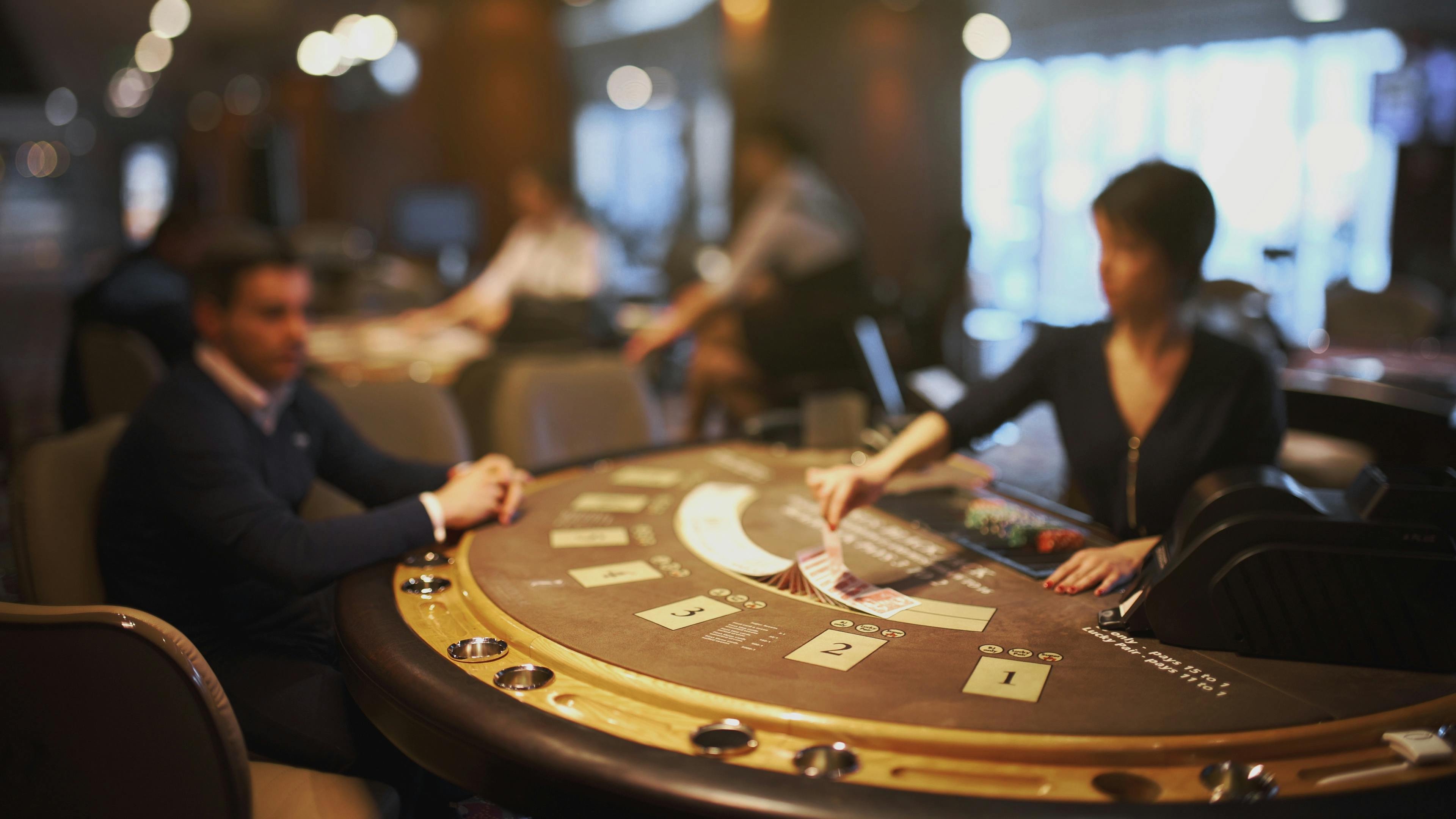 vip7777 ဂိမ်းလော်ဘီ ဝင်ရောက်ကာ Sportsbook နှင့် Casino ဂိမ်းများ ရွေးချယ်နေသောပုံ